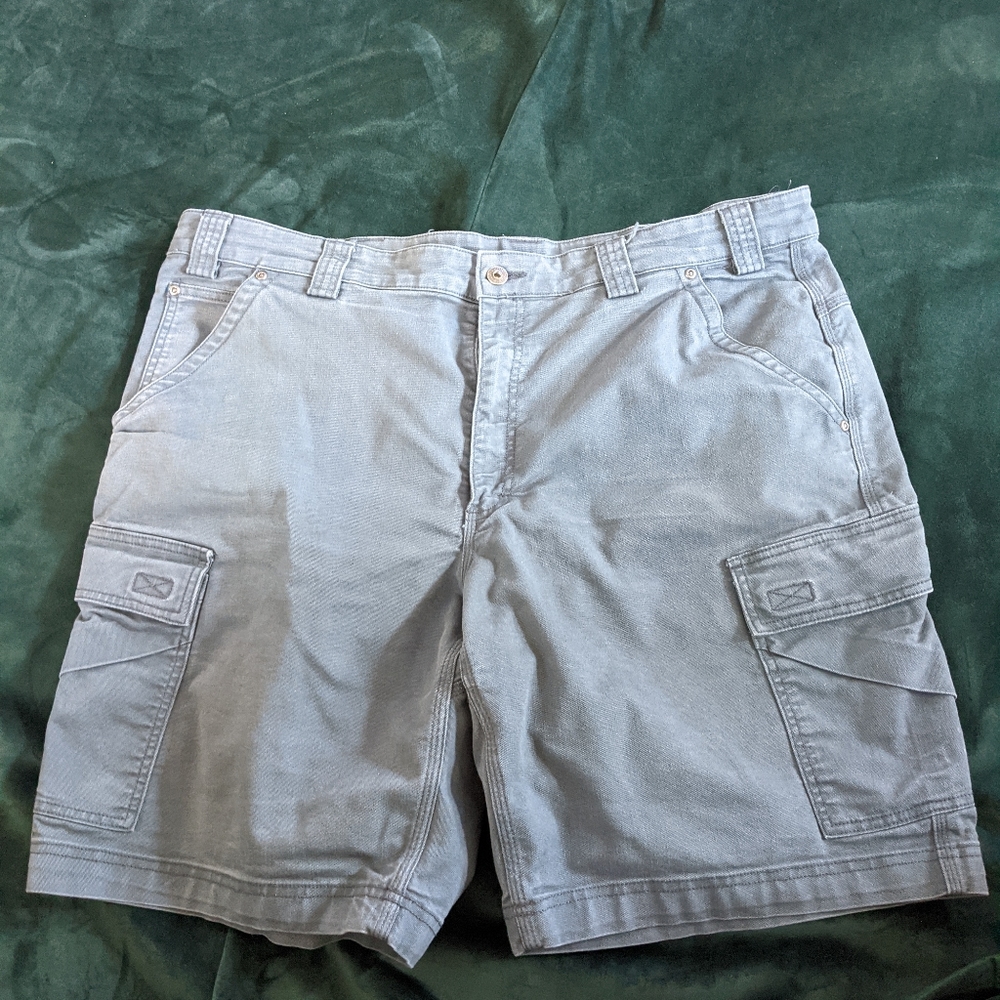 Duluth Trading Company shorts